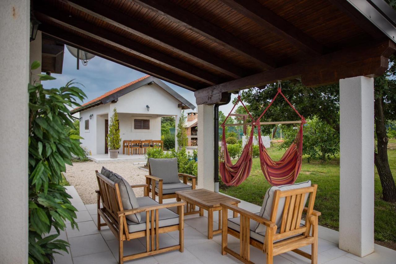 Villa Ena With Pool & Jacuzzi Donji Kasic Ngoại thất bức ảnh