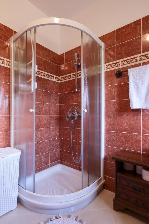 Villa Ena With Pool & Jacuzzi Donji Kasic Ngoại thất bức ảnh